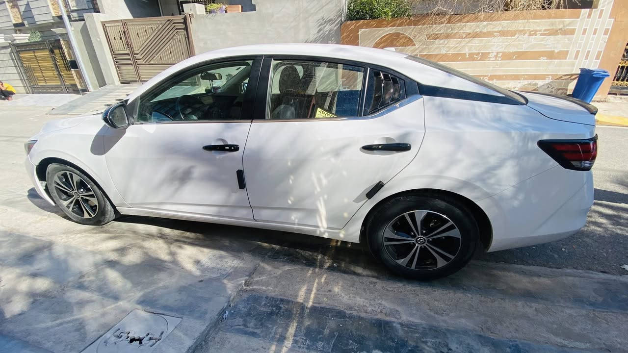 نيسان - سينترا
Nissan Sentra SV 2022

وارد أمريكي 🇺🇸

⚙️محرك 4 سلندر 2.0L

مواصفات SV 
▫️شاشة كبيرة
تدعم Apple CarPlay, Android Auto 
▫️نظام فرملة طوارئ تلقائية 
▫️نظام تنبيه حركة المرور الخلفية 
▫️نظام تحذير مغادرة المسار
▫️كاميرا خلفية 
▫️تحكم ستيرن
▫️رادار امامي خلفي
▫️حساس
▫️ويل كروم

▫️الضرر موضح بالصور والسونار

رقم سليمانية 
مكان السيارة ديالى 

ماشية 50 ألف 

السعر 13.500💲 

للإستفسار 
*********** إتصال أو واتساب 
السعر 135💲
