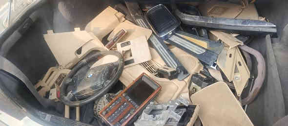 السلام عليكم.....
كاسحه موديل 97 ....للبيع ...فقط

..السيارة اشتغلتها هيكل بس العازل صار عليه ب 400. الداخلي مالها .

ضفيرة من الداعميه للدعاميه مشامه الهوئ اي چطل مابيها اي ضربه مابيها ....غرفتها جديدة اي كسر اي شك اي شخط مابيها 

تخم تاير بعدها مماشيه عليه

وباتري بعدة جيس

محرك جديد 

تبريد ثلج

ومبيها اي نقص بالكهرباء حتئ مثبت السرعه  شغال 

اي نقص تشوفه بالسيارة تلكاة بجنطتها 

..بس صار عندي ضرف وعفتها ....

والشباب اليعرفوني عدهم معلومه... بهاي السيارة شلون حلوة ونضيفه ...

غرفتها جديدة وهي كلها متعوب عليها وبعد احلئ من الصور شباب غراضها كلهن موجودة مثل متشوفون الدعاميه والنواعم انت تشدهن مالي خلكها .....السيارة مجلب الكير ثالث وعل ثالث تمشي بيها 200 وبيها كتف مال داينمو واكف ومالي خلك اسويهن.?..

 باسمنه تحويل بنفس الليوم والصور كدامكم ...

.عنوان بغداد ابي غريب

ممتواجد عل انترنت اليريدها خل يتصل وبالخدمه

رايدها ب 55 وبيها مجال.. وماعتقد اكو بنضافتها هيج سعر

الياخذها يجناها لان صدك متعوب عليها......

***********
