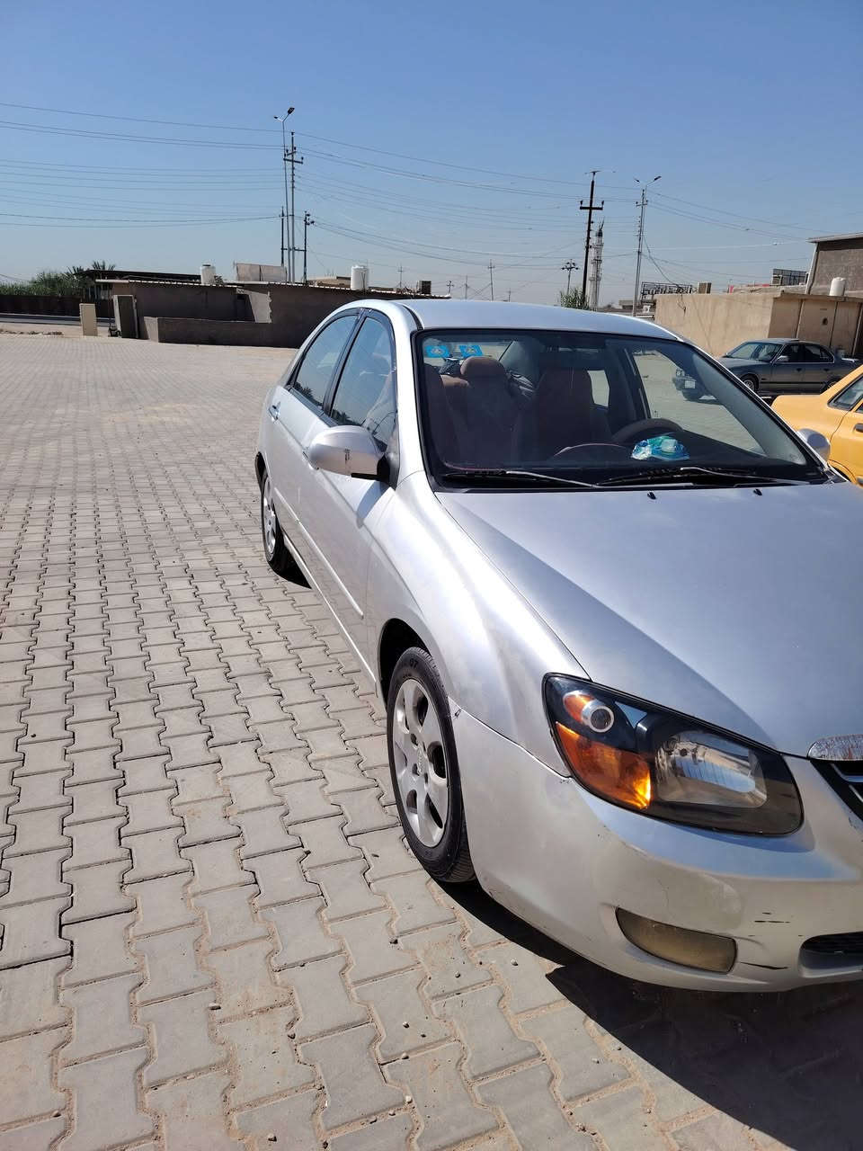 سلام عليكم
للبيع كيا اسبكترا 2009 وارد امريكي 
السياره نضيفه ومرتبه مال جناي 
رقم بغداد الدولي مميز مشروع وطني السنويه بأسمي 
حادثه من أمريكا جاملغ الامامي فقط 
محرك 2000 تبريد خير من الله + شاشه + حداديه
السعر 84 وبيه مجال للشراي 
العنوان كربلاء _ الحر _ الكماليه 
الاستفسار الاتصال او واتساب
***********

