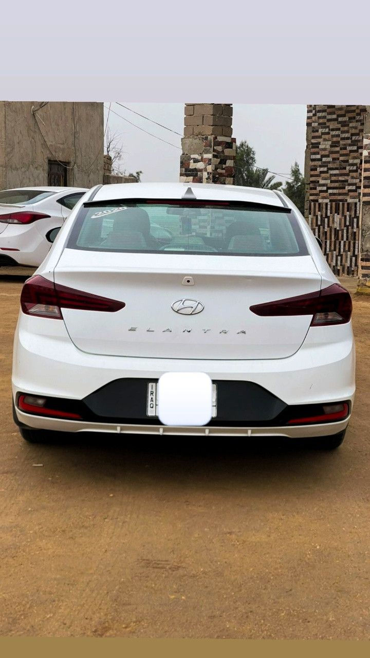 سيارة النترا وارد امريكي 2020  
شرط كير محرك مامفتوحه صدر امامي خلفي جاهزها اربعه تايرات جددت تحويل مباشر حادثها تبديل بابين مؤسسه والباقي كفاله عامه السعر 140 
***********
