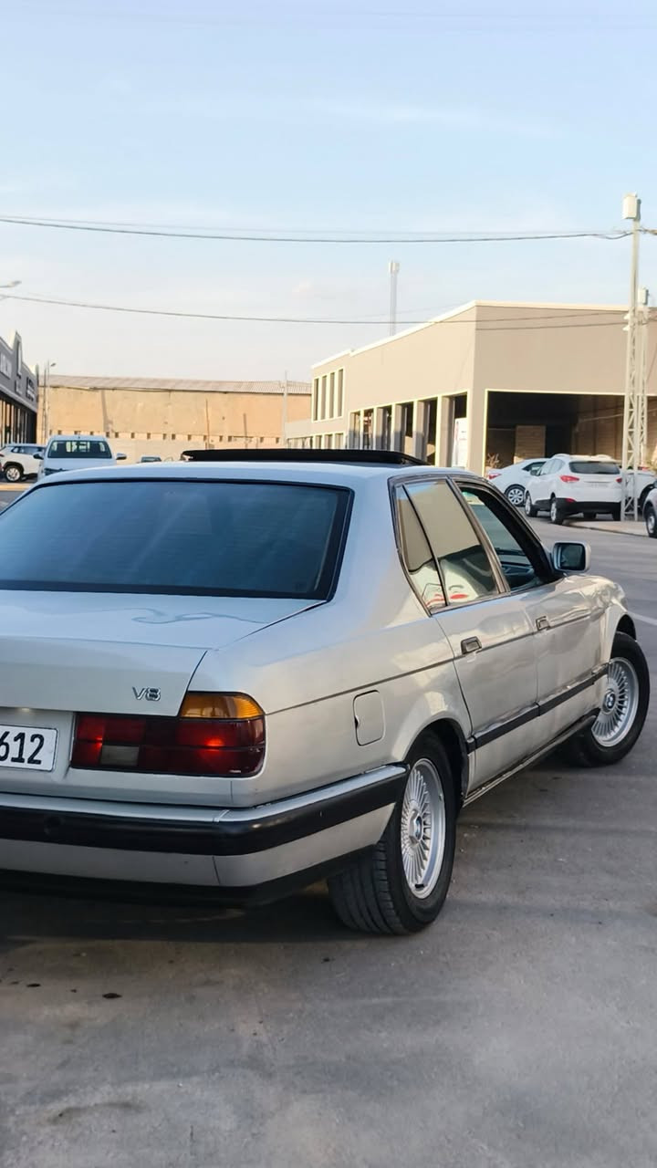 للبيع بي ام 730 اصل مكينه V8 موديل 1992 صبغ عام جماليه

ملاحضه : ضررها بدايه راس جاملخ شرط بدون دواخل 

سياره احله من صور شرط التحويل سياره جاهزه على اخر حبايه تبريد شغال 

تدفئه شغاله 

صخم امامي طخم خلفي 

مكينه وكير شرط 

تايات سياره جديده

 انطيك شرط وين ماتريد ترايك سياره جاهزه مناقصها شي السعر 68 وبيها مجال العنوان الموصل 

للستفسار ***********/***********
