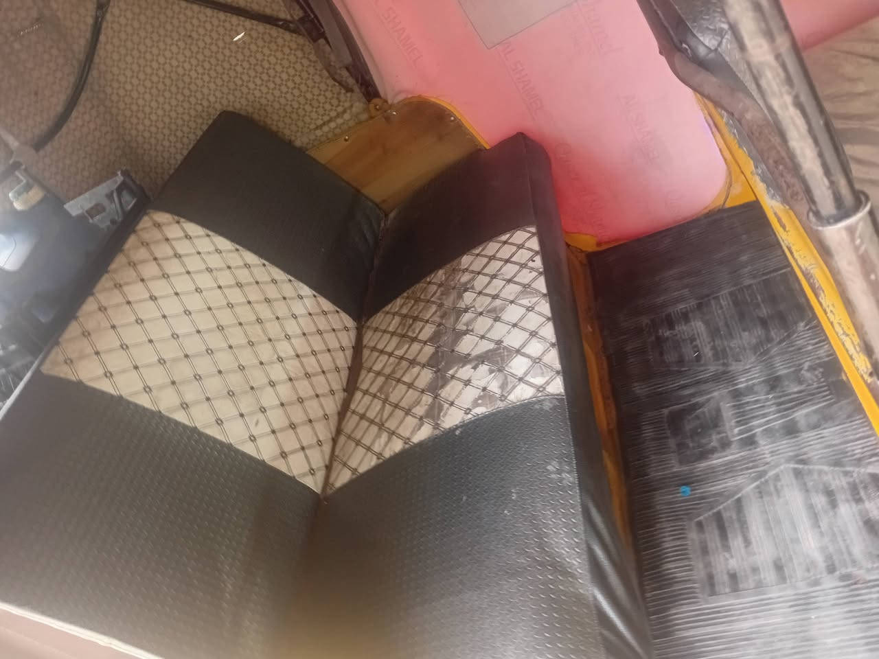 للبيع تكتك رقم بغداد موديل٢٠مكان الرئاسه شارع عشرين السعر ٧ مليون وبيها مجال ***********
