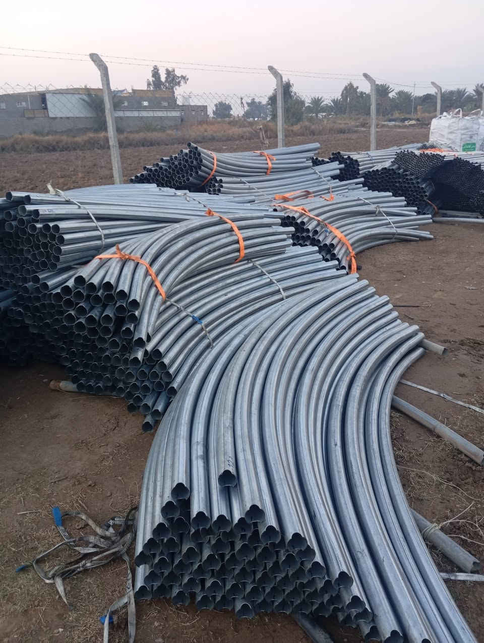 #السلام عليكم اخوان يتوفر بيوت بلاستيكيه للبيع لبناني الصنع جديد مامشتغل حديد ثقيل مغلون مع سيم ونايلون تركي  ضمان 3 سنوات
 #ويتوفر تجهيز حقول دواجن #وتجهيز المشاتل الزراعيه الطول 52 متر والعرض 9 متر للاستفسار ***********/*********** يوجد توصيل الى كافه المحافضات وكادر نصب البيوت الزراعيه وحقول الدواجن 
العنوان بابل محاويل ناحيه الامام الطريق السريع
