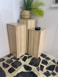 فاترينات مع ميز مكتب للبيع السعر 250 للتواصل 07705350478