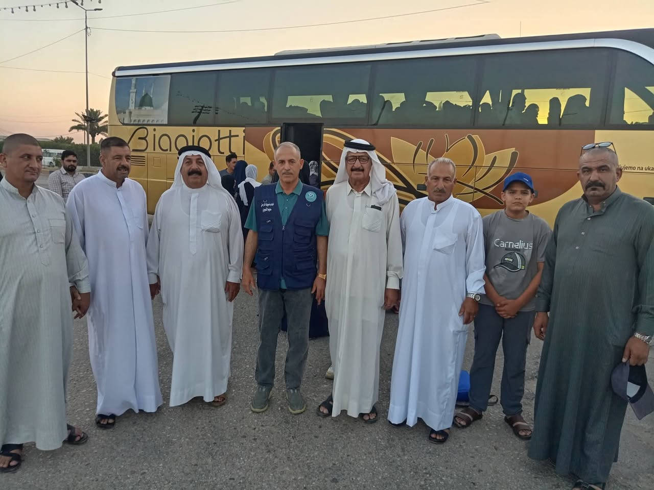 الحمد لله رب العالمين بفضل الله ورعايته 
غادر معتمرينا الاعزاء في الساعه الخامسه صباحا لهذا اليوم 20/6/2026متوجهين 
إلى الديار المقدسه
لأداء مناسك العمرة لشهر محرم
نسأل الله تعالى لهم التوفيق وسلامة الوصول
مستمرين بأستلام جوازات رحلتي البر والطيران
15/7/2026
ضيوف الرحمان للحج والعمرة بابل الاسكندريه مجاور صيدلية البنفسج
***********
***********
