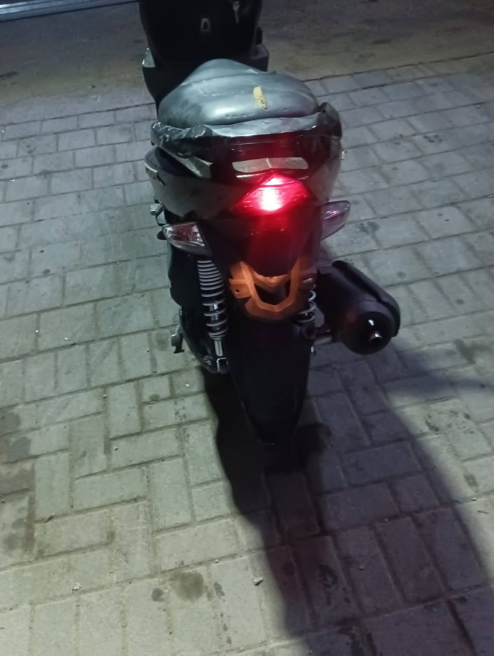 سلام عليكم شباب دراجة لبيع جيتي ار  دراجة كامله نكرة سلف دراجة نقصة تراش وشاير فقط  بكاني بغداد  سعر 650 بيه مجال قليل رقمي ***********
