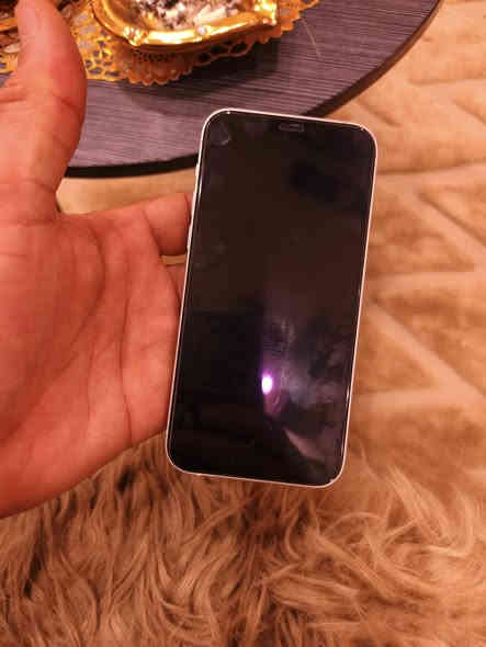 السلام عليكم ايفون ١٢ العادي جهاز جديد بمعنى الكلمه مكفول كفاله عامه بطاريه ٨٩ ذاكره ١٢٨ شرق اوسط نموذج M نظافه ١٠٠ السعر ٣٢٥ قغل بي او امراوس ايفون فقط المكان بغداد ***********
