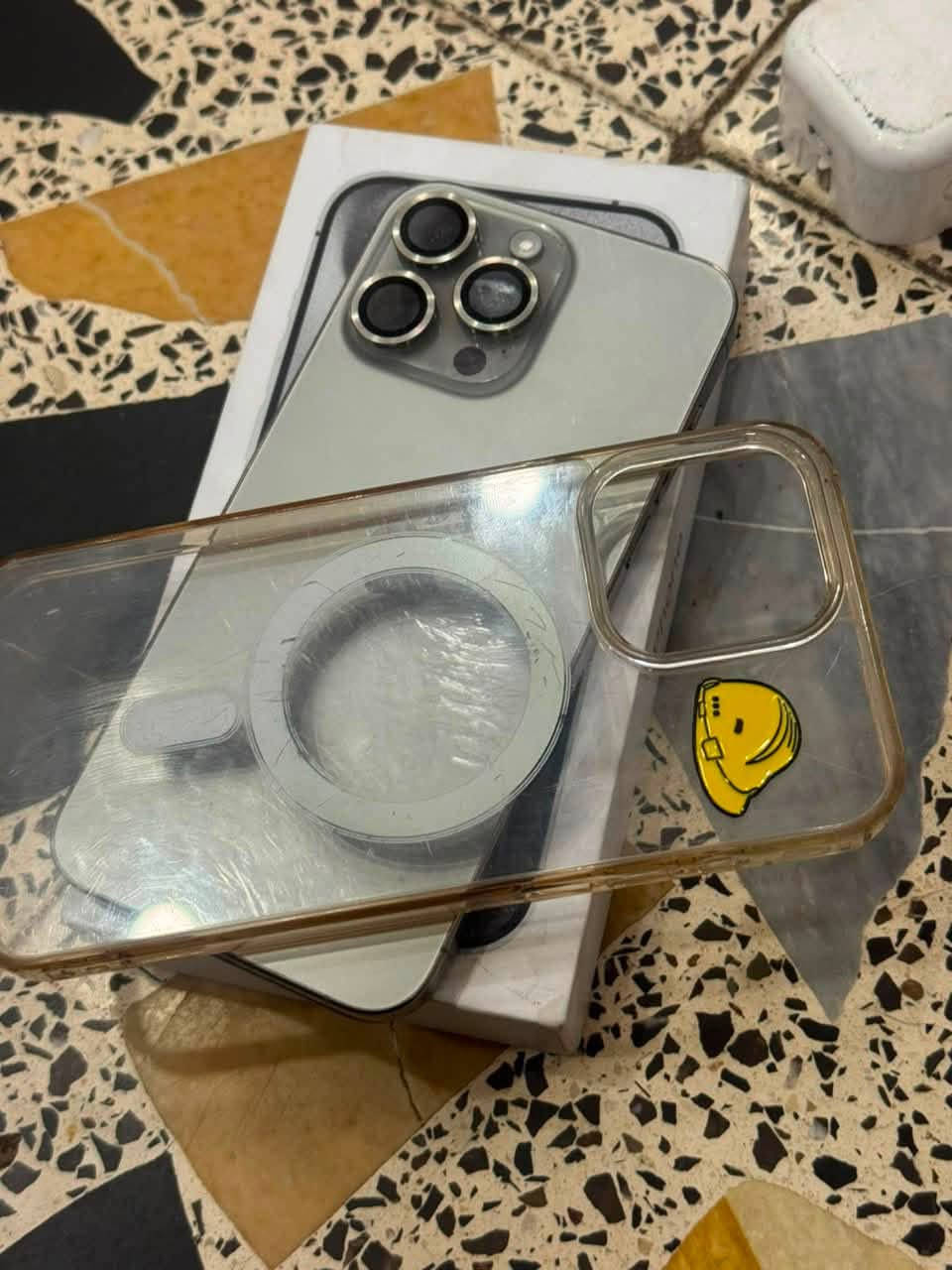 سلام عليكم 
ايفون 📲 15 pro max  تيتانيوم شرق اوسط AAA
ذاكره 265 بطاريه 85 الجهاز يخبل بل قران امانت الله ورسوله شخط واحد مالي الجهاز مبدل فقط شاشه سوبر امولد شاشه تخبل ٣  خيارات من انور ابل الجهاز نضيف نضيف نضيف 
العنوان حي اور شعب 
السعر رح يكون 
825 وقابل للتفاوض قليل 
رقم ***********
