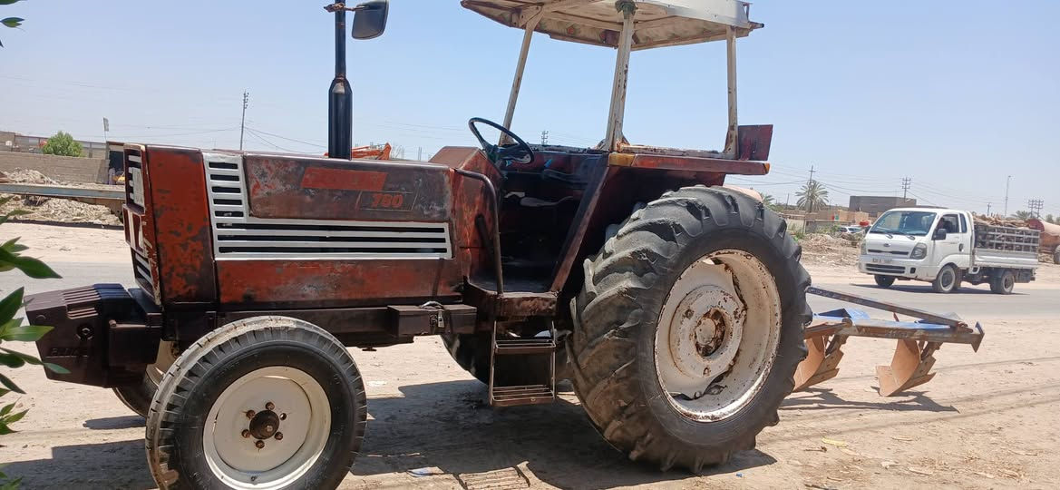 السلام عليكم
كاروبه فيات للبيع موديل ٨٢ رقم وسنويه الماني رقم واسط بسمي شخصيا شرط التحويل محرك بيه بخار بدون تنقيص والباقي كله مكفول من كير واكسل وجهاز الرفع ومقدم نظيف بدون لحيم تايرات الاماميه جدد والكبار نص عمر وكشر بلادي شغاله سلف وباتري وكهربائيات كلها شغاله سايد بريك شغال وتخم ثقال امامي وخلفي مكينه جاهزه للشغل وياها فيدان شغل حامد ابو الخميسيه حجم ١٢ ومرازه جديده غير مستخدمه 
السعر ( ١١ مليون) وبيها مجال للشراي
المكان /  كربلاء.  طوريج 
للاستفسار الاتصال على الرقمين 
***********
***********
اخوان اللي يشوف السعر هواي يصلي على محمد وال محمد والشراي بيه خير ويدلل

