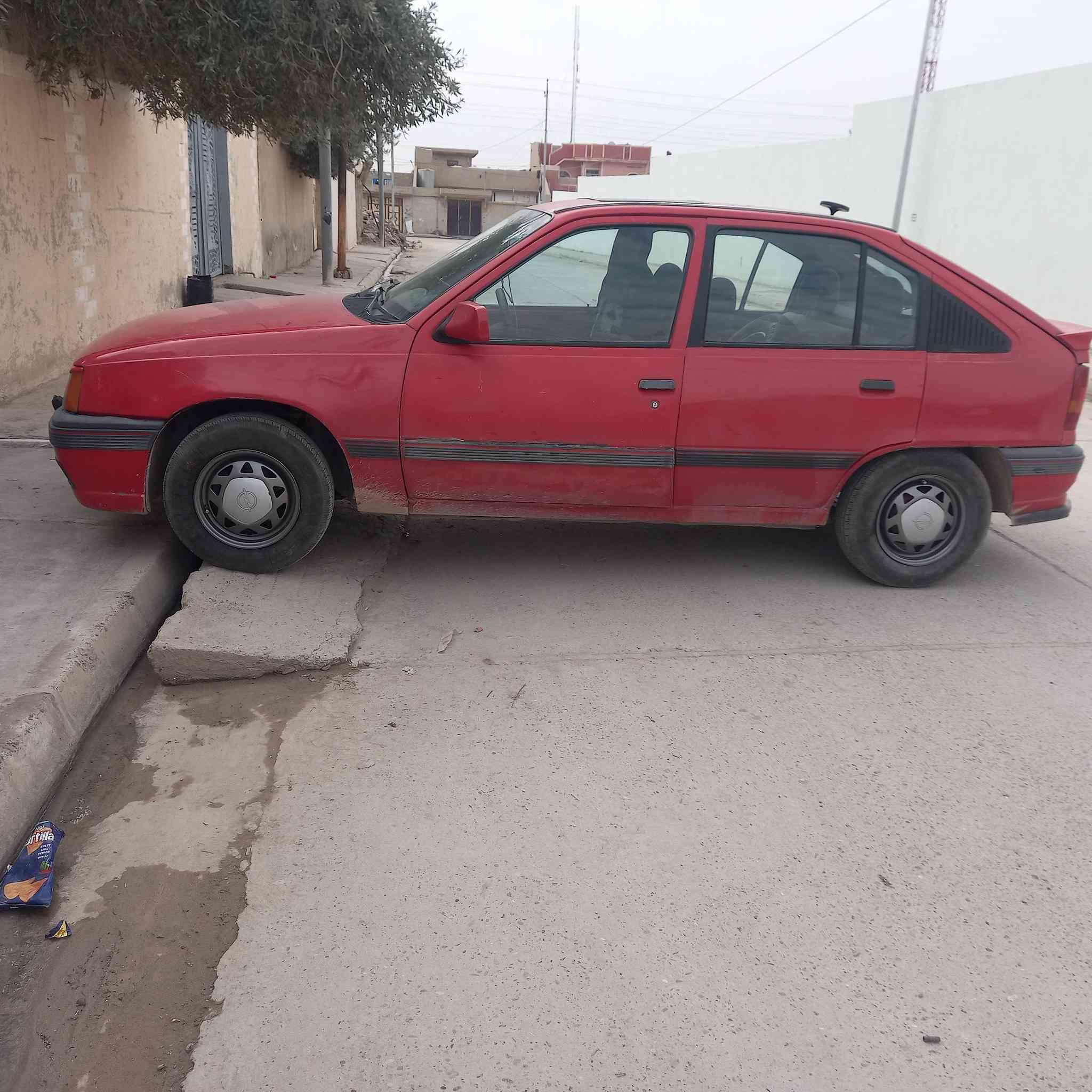 السلام عليكم اوبل كاديت للبيع كير اوتماتيك باسمي سياره نظيفه  السعر ع الخاص ***********
