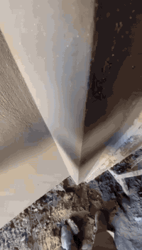 نشتغل بضمير، لأن ندري هذا بيت العمر. لبخ درجة أولى وضمان من الفطور." "...