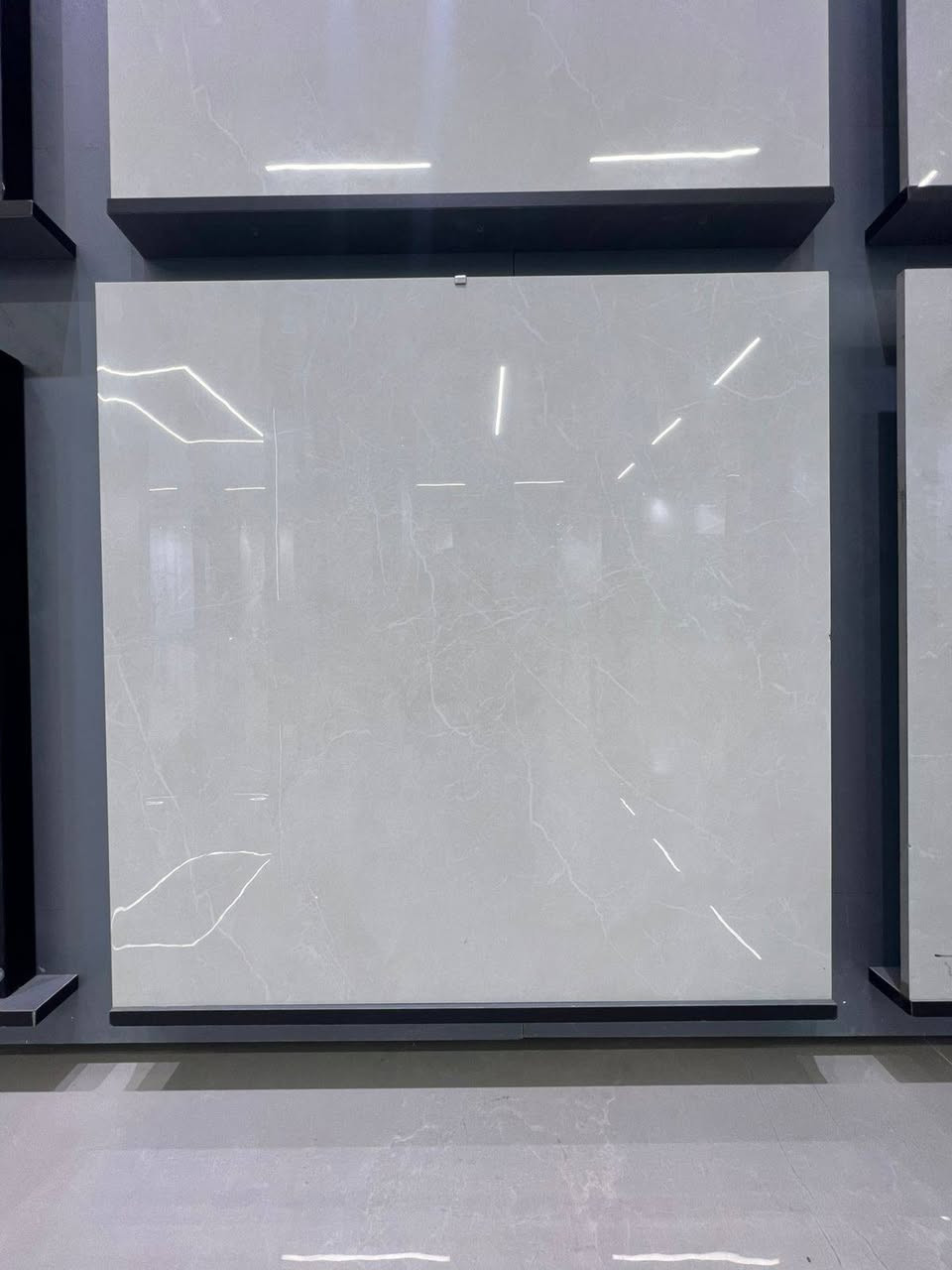 جديد وحصري 🔥🔥ارضي
بورسلين  80×80
موديلات حديثة ومختلفة تناسب جميع الاذواق .
متوفر حصريآ في وكالة بلاك زون(BLAKCZONE)     
للاستفسار اكثر زورونا في معرضنا الكائن :
الناصريه_طريق ياحسين_مجاور  A2Z
او التواصل على الارقام الاتية : 
***********
***********
