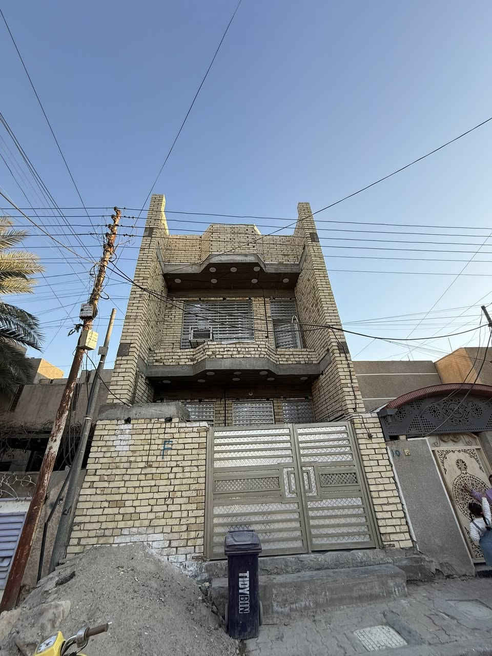 بسم الله الرحمن الرحيم / يتوفر بيت م 108 قرب التجاري بغداد الحسينيه طابو ملك صرف 
بناء جديد 2026 موقع كلش منتاز
البيت حرف تي / سعر البيت 122 
وبيه مجال مكتب الهيبه للعقار 
يتوفر جيمع عقارات الحسينيه 
***********
