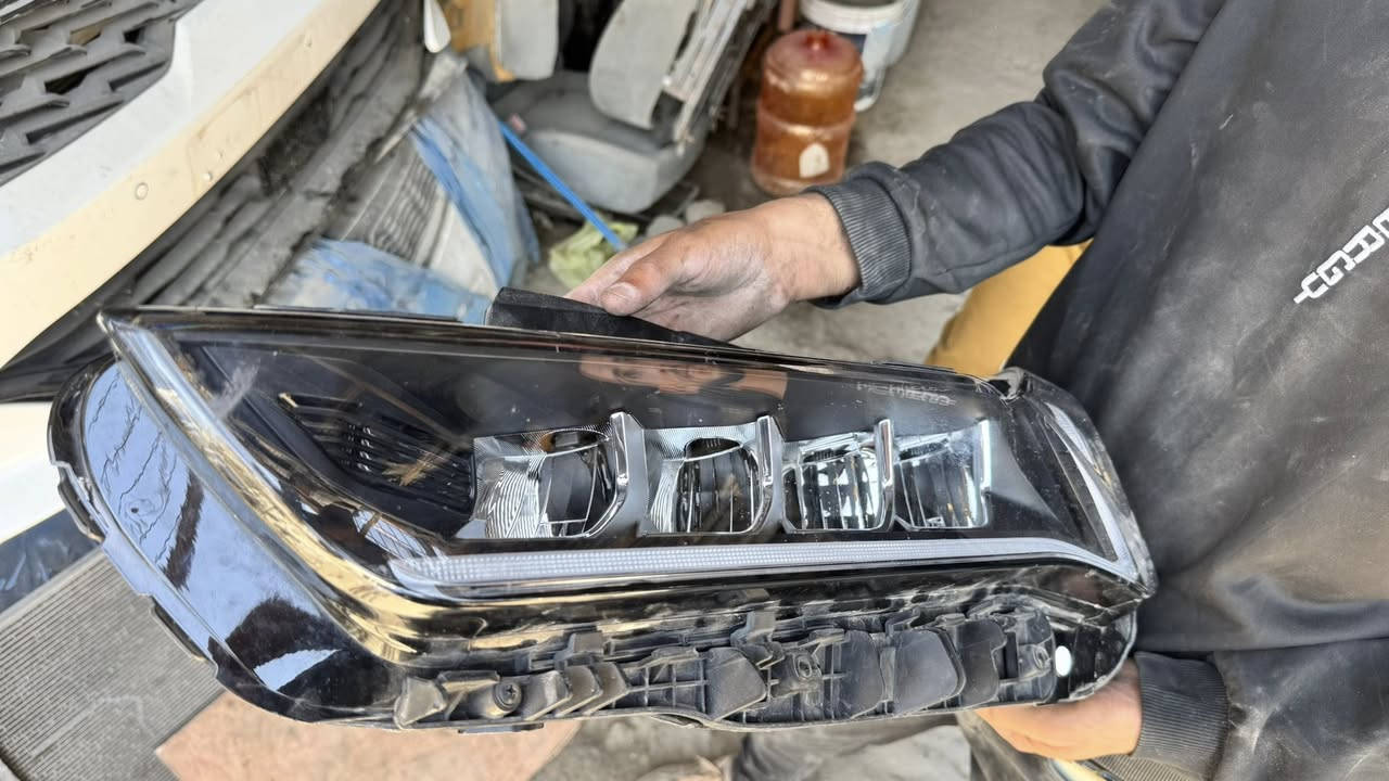 لايت كي فايف جه السايق 4 عدسات لد ابيض تفصيخ اخو جديد كله شغال سعر 250 مكاني ناصريه واكدر ادزه محافضات ***********
