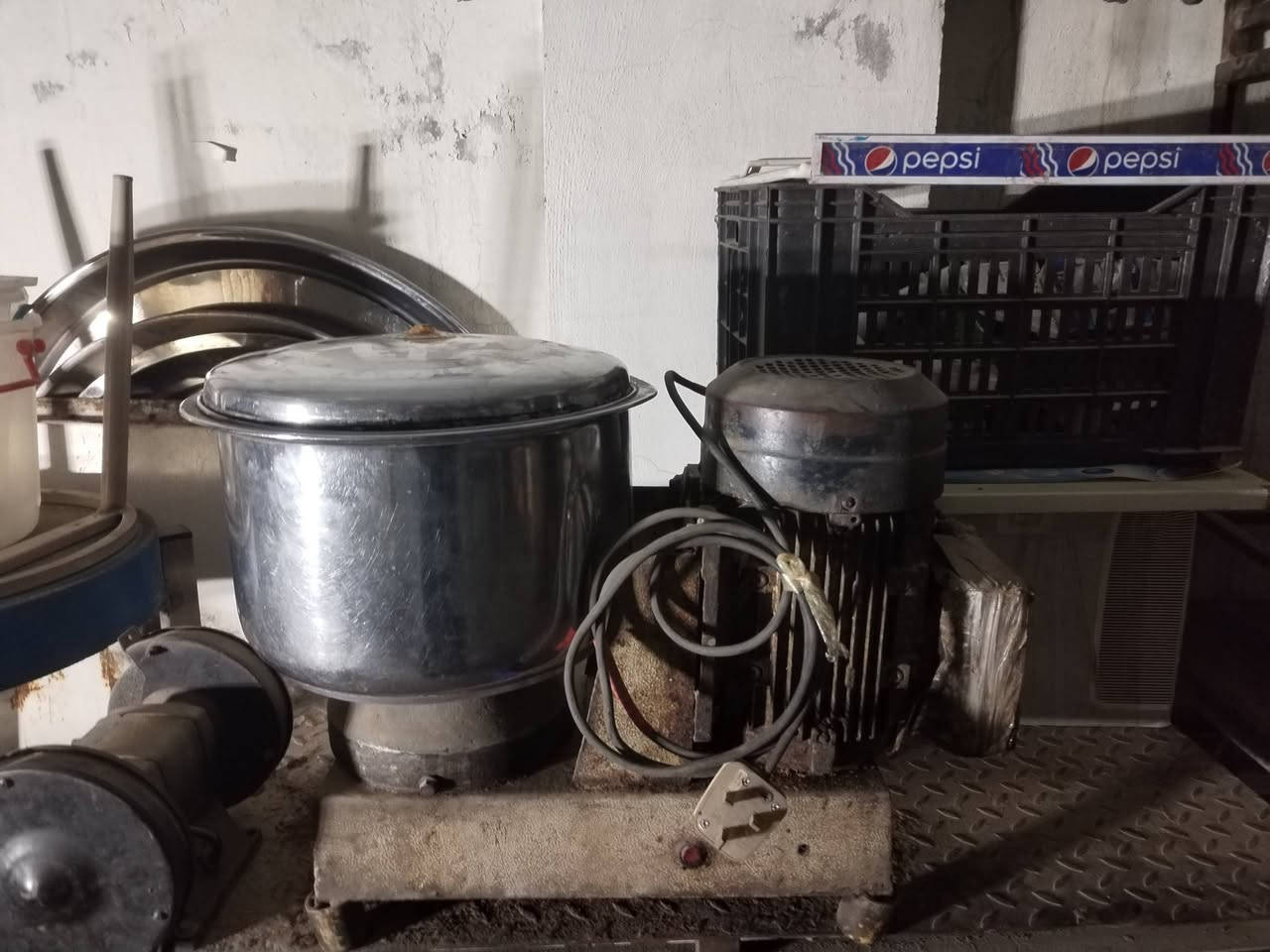 اسلام عليكم اخوان من رخصت الادمن اريد أعرض أغراض مطعم للبيع ماكنت حمص صناعيه للبيع مع بلانكوات وسفديجات ومصافي كبيره ستيل وكنارات لحم وتختت قصاب للبيع والسعر قيم بما يرضي الله وبيع ان شاء الله


**إذا كنت صاحب هذا الإعلان وتريد حذفه لأي سبب، رجاءا أرسل رسالة إلى الدعم الفني**