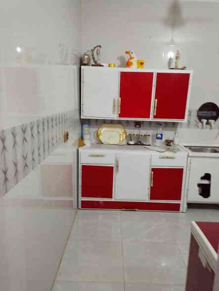 دار للبيع مساحه 50 متر 5+10 سند 25 بسمي
مدخل واحد ستقبال او صحيات او مطبخ او منور القاط الثاني بيتونه او غرفه نوم كبيره او صطح يصير غرفه نوم البيت نضيف باقي بس البخ الواجه بناء بلوك جديد البيت مي مجاري كهرباء خير من الله السريدات القديمه مربع ال3 بضهر بيت معله كبال مولده محمد ابو روان السعر 48 بي مجال 
*********** واتساب بس
