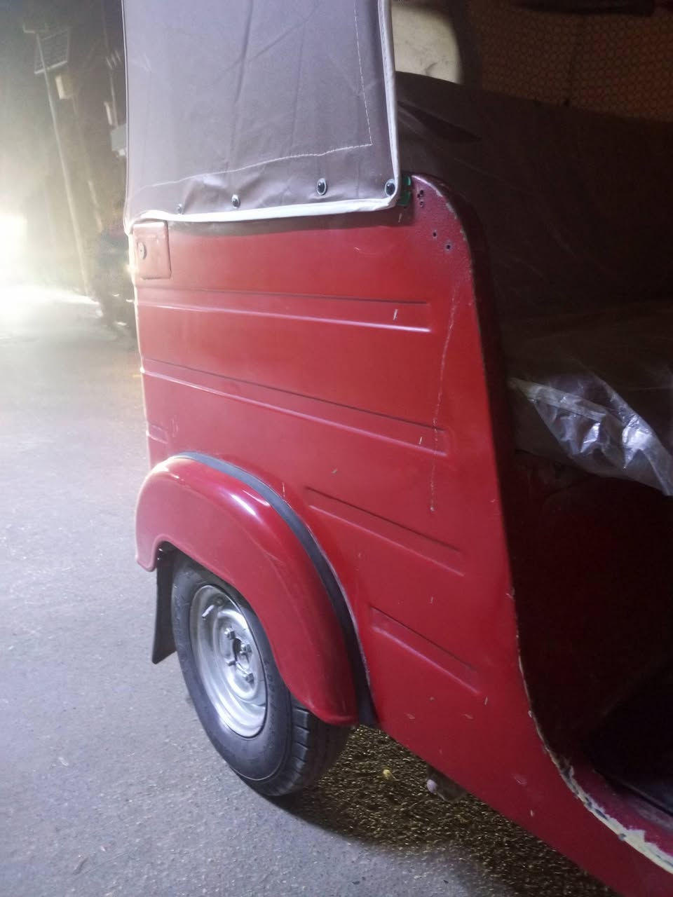 سلام عليكم تكتك ١٨ تكتك معمره تعمير عام قطرات خياس مابيها جادر جديد جاملغات جدد كاعيات جدد دعاميه جديده يرادلها بوليش لين عمرتها ومابولشت اوراق اصليه 
مكان بغداد 
***********
