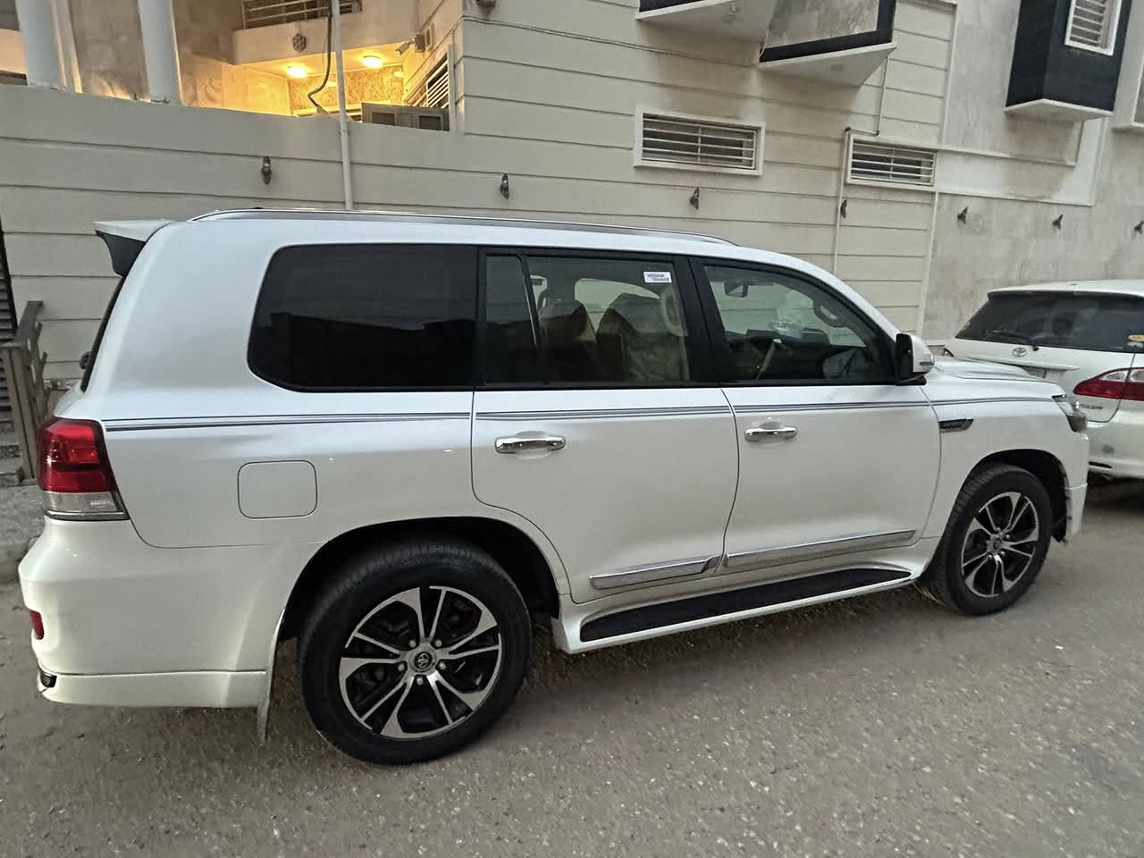 لاندكروز موديل 2017 مكينه 8 خليجي كفاله عامه فول مواصفات عليه شاشه لكزز ماشيه قليل رقم مميز مواصفات معروفه مايحتاج احجي مكاني الناصريه مركز  السعر 530 ورقه 
للاستفسار الاتصال ***********
