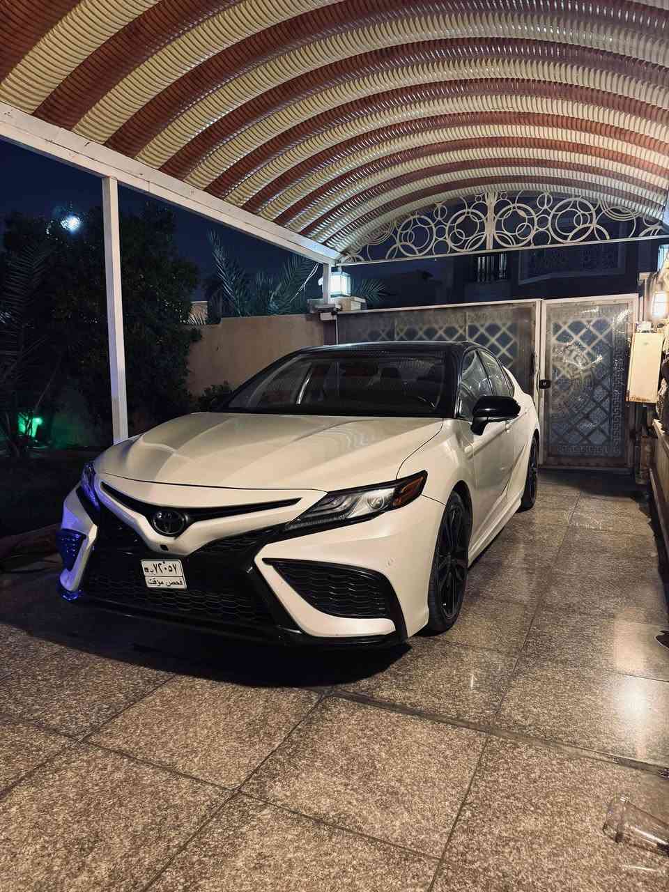 للبيع تويوتا كامري XSE موديل 2023

المواصفات:  
- محرك 6 سلندر سعة 3.5 لتر (V6) قوي واقتصادي  
- قير أوتوماتيك 8 سرعات مع وضعية التعشيق اليدوي (Sport Mode)  
- دفع أمامي FWD  
- تشغيل بصمة + دخول ذكي لجميع الأبواب  
- ريموت ستارت (تشغيل عن بعد)  
- شاشة معلومات وترفيه كبيرة تدعم Apple CarPlay و Android Auto  
- نظام صوتي عالي الجودة  
- شاشة معلومات للسائق في العدادات  
- كاميرا خلفية + حساسات أمامية وخلفية  
- رادار أمامي ومنظومة أمان Toyota Safety Sense  
- نظام المحافظة على المسار  
- نظام التحذير من الاصطدام الأمامي  
- مثبت سرعة راداري  
- نظام مراقبة النقطة العمياء (Blind Spot)  
- تنبيه حركة المرور الخلفية  

المواصفات الداخلية:  
- مقاعد جلد رياضية XSE  
- تحكم كهربائي بمقعد السائق  
- تبريد وتدفئة للمقاعد الأمامية  
- تحكم كامل من المقود (السكان)  
- مكيف أوتوماتيك مزدوج التحكم  
- فتحة سقف كهربائية  
- شاحن لاسلكي للموبايل  
- إضاءة داخلية محيطية  

المواصفات الخارجية:  
- إضاءة أمامية LED كاملة  
- إضاءة نهارية DRL  
- مصابيح خلفية LED  
- مرايا جانبية كهربائية مع طي كهربائي  
- جنوط رياضية قياس 19 إنش  
- سبويلر خلفي رياضي  
- حساسات مطر  

حالة السيارة:  
السيارة ماشية 30 الف كيلو متر
صدر جديد امامي وخلفي
تخم تايرات جديد

السيارة غير مرقمة

الضرر:-

الضرر سابق جاملغ جهة السائق تم تبديله  
و البنيد تم تبديله  

السيارة نظيفة وبحالة جيدة.

للاستفسار على الرقم

***********
