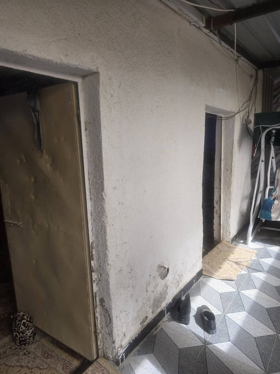 #بيت______للبيع____زراعي
المساحة ٣٠٠ متر .....
المكان حي الملايين قرب بيت
محل سيد عطيه 
يتكون من ٤ غرف ومطبخ وصحيات 
يفتح على شارعين 
البناء بلوك السعر ٣٥
الاستفسار الاتصال على الرقم 
***********
