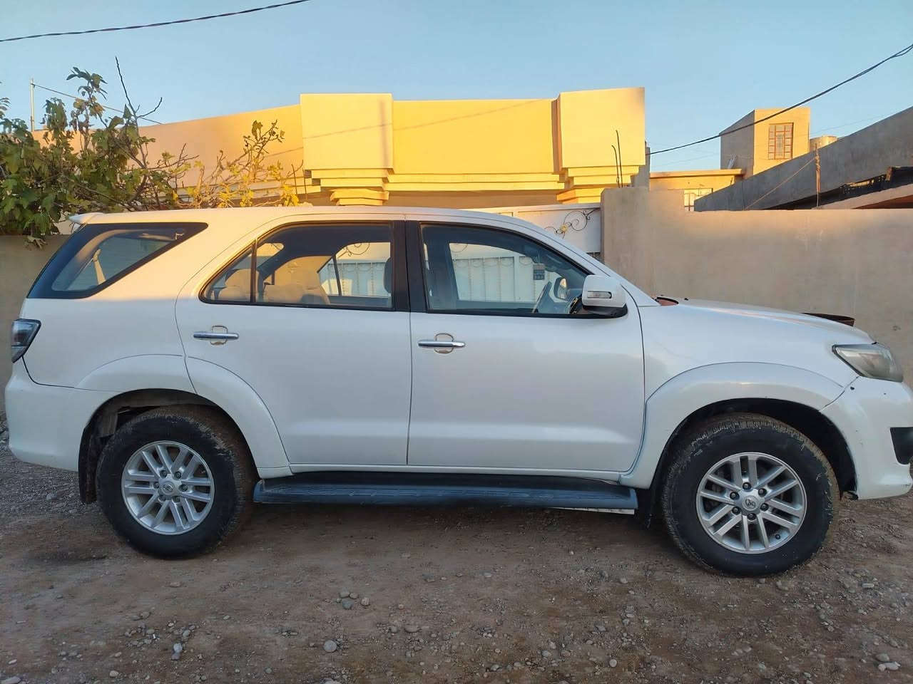 يا الله اللهم صل على محمد وال محمد بيع مستعجل  لموشراي رجاآ لاتعبني
تويوتا فورتشنر لون ابيض ثلجي موديل 2014 وارد خليجي بيها راس البونيد صبغ فقط ودعاميه اماميه الخلفيه صبغ فور ويل محرك 2700 مكفول 7راكب  كشنات تايرات برجستن حساس خلفي كاميرا خلفيه ميري كهرباء اشاير بالمري تحكم ستيرن شاشه اندرويد سبعه راكب تدفئه تبريد فريز جديد غاز جديد  ثلاث قطع تبريد بريك ABS مانع نزلاق سنويا 26 رقم بغداد مشرع وطني بسمي تحويل ثاني يوم السعر 180  وبيه مجال الاتصل ***********
