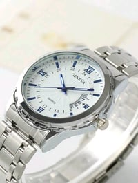 شكد عمر الساعة وهل هي مستخدمة؟:  🔹 النوع: Quartz (تشتغل على بطارية) 🔹 ...