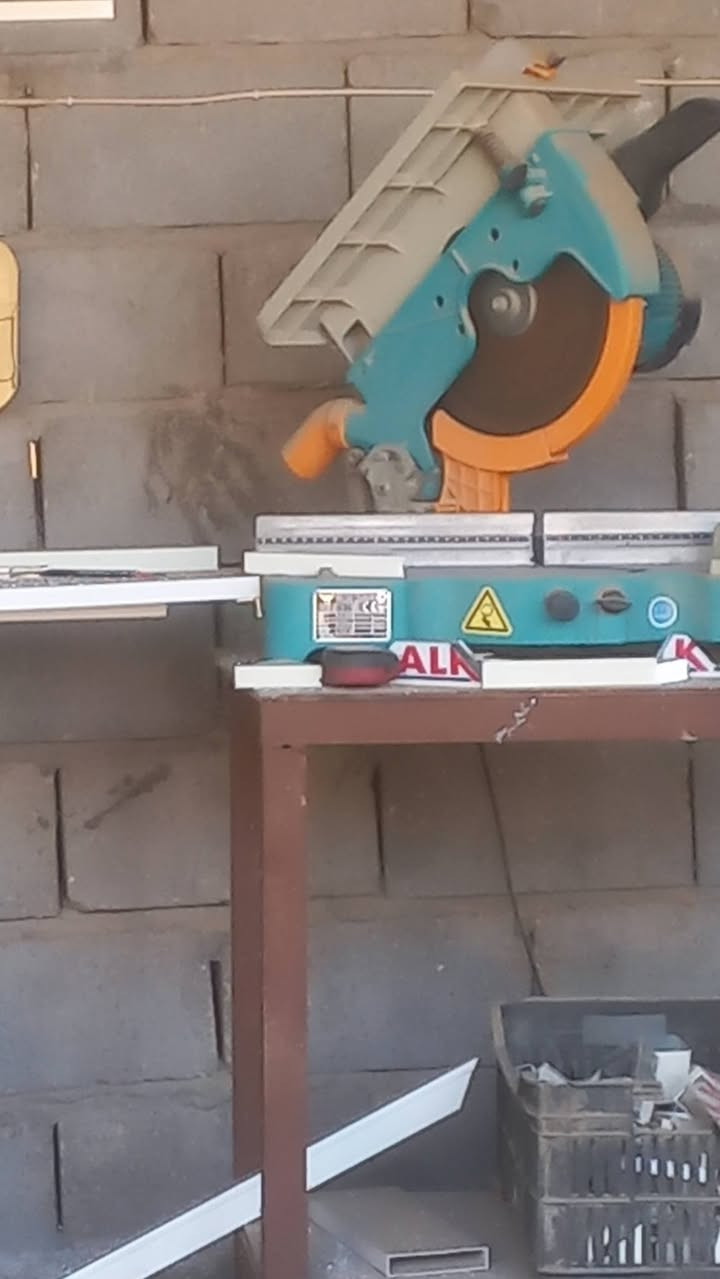 معمل المنيوم معواجة مترين و١٠ حجي أركان شرط الشغل فول +كتر يلمز تركي مديل ٢٠١٧ + ميز عمل متر ونص في مترين +رفوف بليت+محمل مواد  +كوسرة +دريل شد +منشار كهربائي +دريل صغير ال جي  
العنوان بابل السعر مليونين ونص ***********
