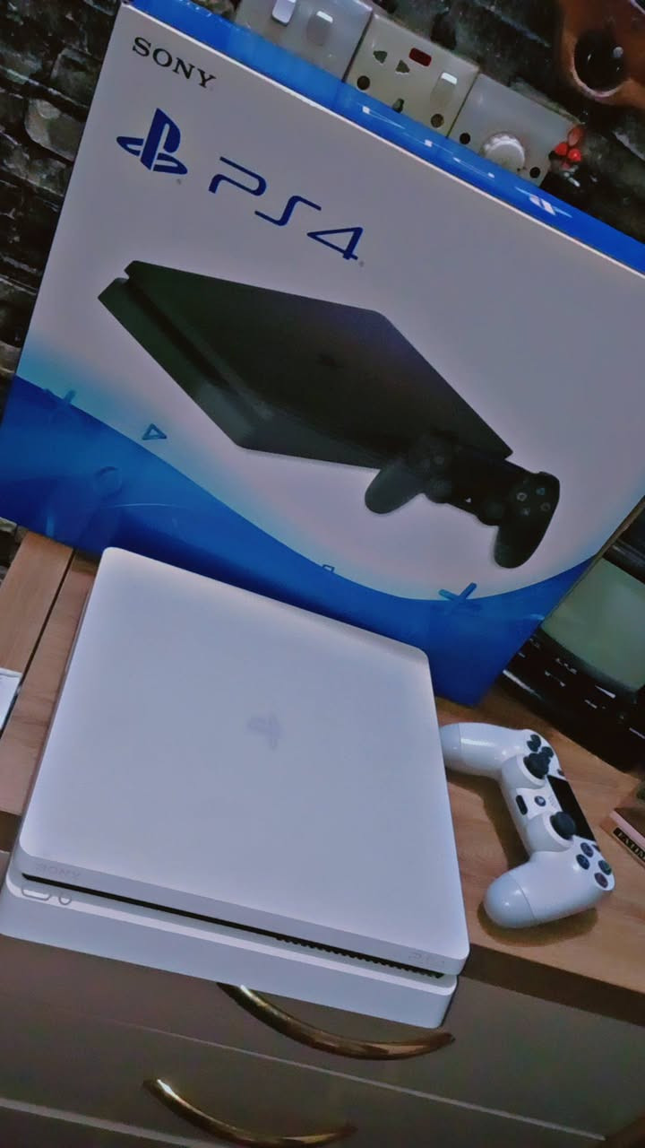 سلام عليكم سوني PlayStation 4 مهكر
كامل ملحقاته اصلية  لون ابيض جوستك مالته الاصلية كلشي موضح بلصور مهكر  نظام 12/52 ابو القرص ذاكرة 500 گيكا وبي العاب  واي ستفسار انا خادم  سعر 255


**إذا كنت صاحب هذا الإعلان وتريد حذفه لأي سبب، رجاءا أرسل رسالة إلى الدعم الفني**