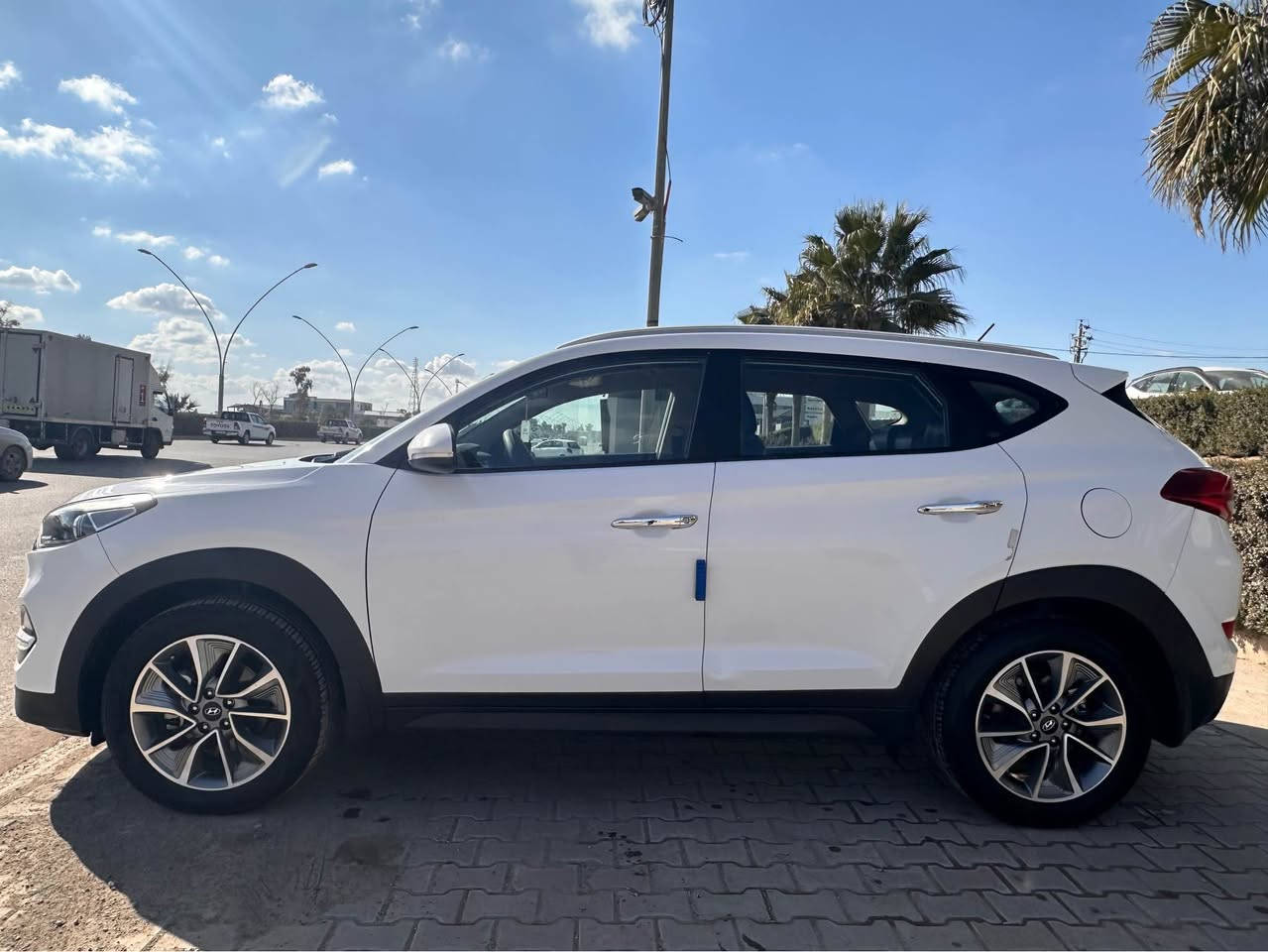 هیۆندای توکسۆن ٢٠١٨ سەیارەکی توند و تۆل ١٣٤ هەزار کلم رۆیشتووە گێر و مەکینە بەشەرت رەقەم هەولێر  وەکالە و بەناوکردن بە شەرت تەبردی سارد و گەرم بەشەرت سەیارەکی زۆر پاک و خاوێنە  سەیارەکە دەعمی نیە بێ سبوخ بێ سارد سعری ١٨٧کەمێک مەجال شوێن هەولێر /ژمارەی موبایل :*********** أربيل, العراق
