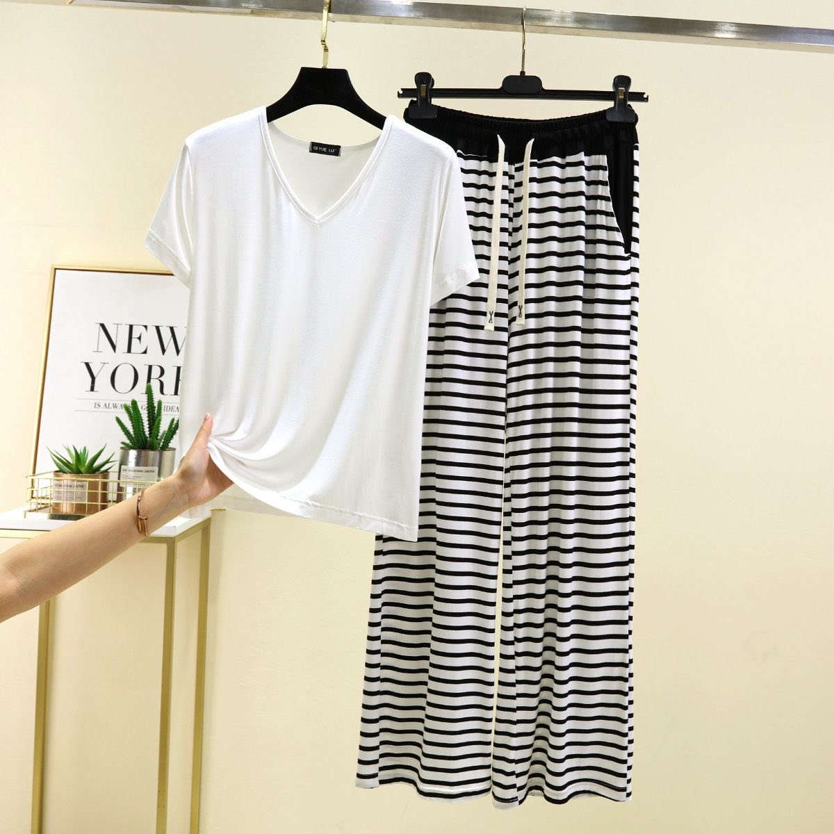 جمال القطع 🥹
متوفرة 
القياس (L.XL.2XL)
للحجز والاستفسار ع الخاص 💌


**إذا كنت صاحب هذا الإعلان وتريد حذفه لأي سبب، رجاءا أرسل رسالة إلى الدعم الفني**