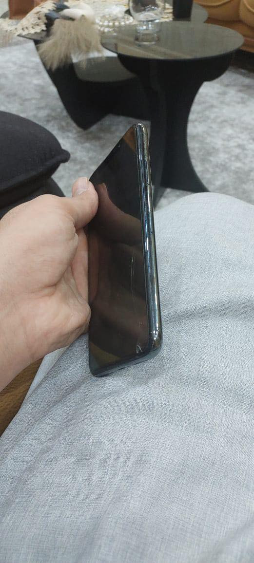 11 pro max 256 بطاريه 92 نموذج m مبدل فقط شاشه وتقره 3 خيارات وفيس ايدي شغال جهاز نضيف 
تواصل فقط واتساب 
***********
سعر 275 وبيه مجال للطيبين @
