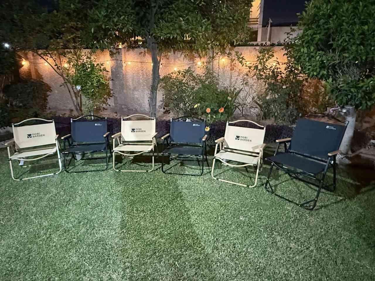 السلام عليكم للبيع ٦ كراسي من ماركة موبي كاردن MOBI GARDEN 
واحد ارتفاعة عن الارض ٤٠ سانتمتر وال ٥ قطع الباقية ٣٠ سانتمتر 
كراسي ماركة نوعية ممتازة  تتحمل اوزان 
التفاصيل بالفديو 
تواصل خاص او *********** واتساب
