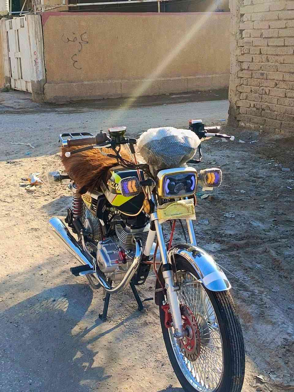 سلام عليكم 
تايكر سولنك للبيع 
TIGER SONLINK  
دراجه موديل 2025 
تايكر سونك الاصلي باب اول ختم ونجوم بعدها على وضع الشركه
صار 6 اسابيع من طالعه من الوكيل 
اوراق كامله 
دراجه كامله مكمله
كهربائيات كلشي شغال 
محرك مكفول ما مفتوح 
دراجه خير من الله شلعه ومعدل ✈️✈️
كلشي ما ناقصه دراجه مال جناي 

مواصفات:
- بصمه وسويج
- بريك امامي دسك عنبار زيتي 
- وكلج عنبار زيتي 
- تشغيل عن بعد
- حساس سرقه
- تشغيل بصمه سويج
- MB3 بلادي
- شاحن YSB خارجي
- دشبول الكتروني 
- دشبول شغال
- كهربائيات شغاله
- لايت عدسه عالي + ناصي + سكن لد 
- بك لايت لد شكل الحديث 
- اشاير أيضاً لد شكل الحديث 
الدراجه كاملة على اخر حبايه 
سعر 725 وبيه مجال 
مكاني بابل محاويل 
رقمي ***********
واي استفسار تفضل اتصل وميكون خاطرك اله طيب 🤝
