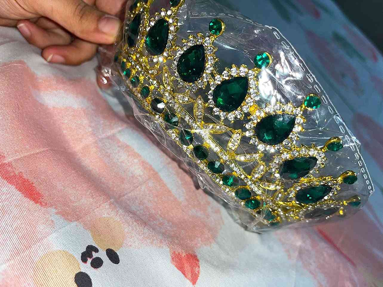للبيع داخل كربلاء 👰✨
حذاء عرس ملبوس مرة وحدة فقط (نظيف جداً كأنه جديد)
وتاج عروس مرصع بكريستال أخضر ✨ (جديد بالكارتون)

الاثنين بحالة ممتازة وسعر مناسب 💚
اللي مهتمة تراسلني خاص انطيه سعر  📩


**إذا كنت صاحب هذا الإعلان وتريد حذفه لأي سبب، رجاءا أرسل رسالة إلى الدعم الفني**