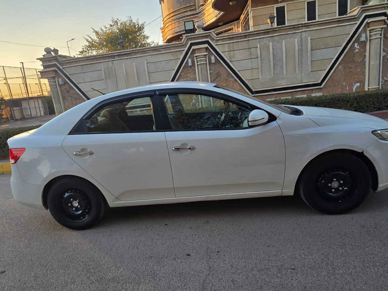 سلام عليكم كيا سيراتو ٢٠١٣ خليجي
مكينه ١٦٠٠ دوش رقم اربيل اتريد تحويل اتريد وكاله اني حاضر 
شفتات بلستيرن 
اشاير مري 
مري شفط 
شاشه حساس خلفي 
يدات نيكل 
مواصفات السيراتو المعروفه 
السياره بيها تلث قطع صبغ بدون دواخل 
السعر 90 وبيها مجال 
غير متواجد ع فيس 
مكان السياره بغداد 
***********
