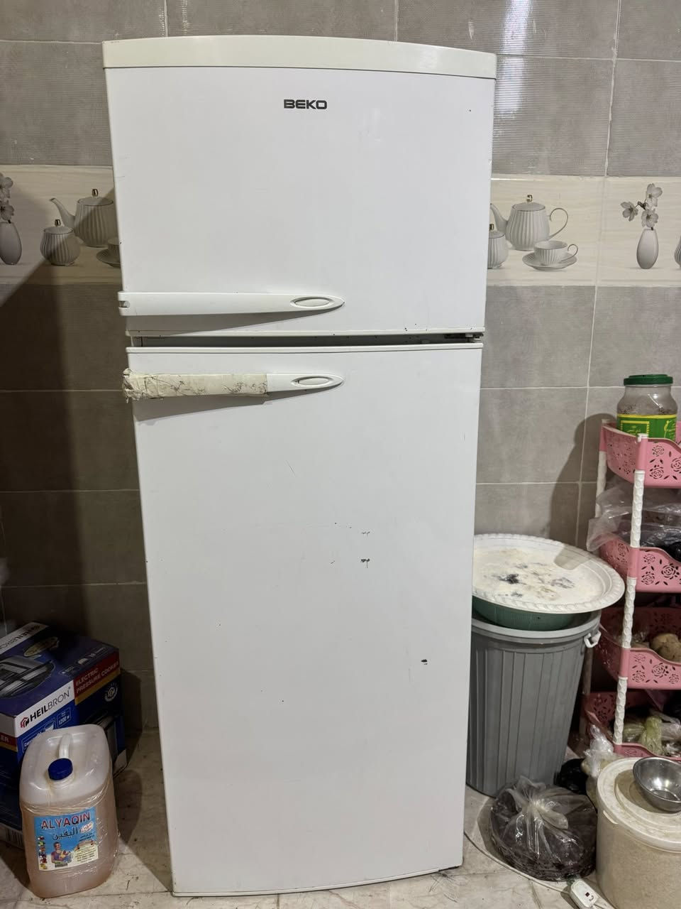 سلام عليكم هاي الثلاجة للبيع حجم كبير دبل بس الثلاجة قبل شهرين كامت ما تبرد ترستها غاز رجعت طبيعي وهسة همين ما تبرد مو تأخذها وتركعني شتايم للاستفسار اتصل ***********
