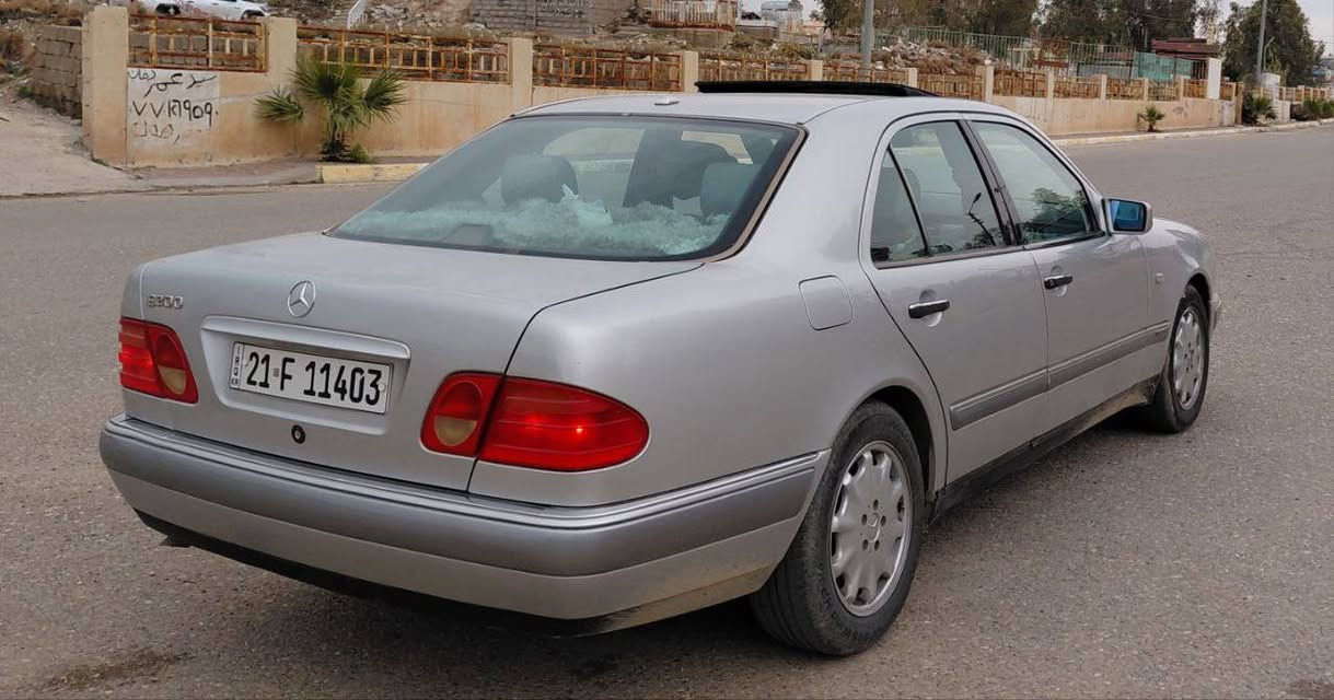 سلام عليكم
للبيع فقط
مارسدس ام عيون W210 
موديل 1999
رقم سليمانية
سنوية ورقم جديد وبأسمي
محرك 4 سلندر مكينة 230 
گێر D4 كهربائي 
صبغ بلادي ( بيها جراد بالقمارة والبنيد)، بيها فقط الباب ورا السايق والباقي شرط
فيتبمب داخلي انسه عطلات الفيتبمب و الصيف
لايت زينون بلادي 
سلايت 
بردة 
كشن جلد 
دواخل رصاصي 
تبريد وتدفئة وگير ومحرك شرط
صدر امامي و خلفي شرط
مابيه نقص ابد
مكان السيارة كركوك
السعر 90 ورقة وبيها مجال
للإستفسار 
***********
