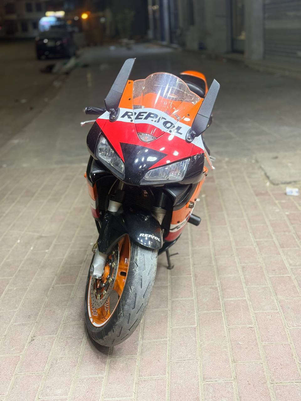 السلام عليكم ورحمه الله وبركاته شباب ارار رقم وسنويه تحويل ثاني يوم الدراجه مكينه وكير كفاله شرط الوكالة 
الدراجه بيه نقوصات التاير الخلفي والدسكات الخلفيه 
والاشاير الخلفيه والكفرات بيهم شخوط وكسر بسيط 
الدراجه مكانه الانبار الرمادي السعر ٤٠ بيه مجال الاستفسار *********** أو خاص
