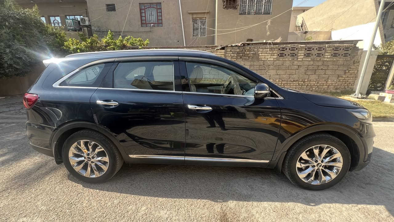 ]🚘 للبيع | Kia Sorento 2020 | خليجي | V6

▪️ موديل: 2020

▪️ محرك: (6 سلندر) V6

▪️ ناقل حركة: أوتوماتيك

▪️ دفع: أمامي (FWD)

▪️ الممشى: 94 ألف كم

▪️ اللون: أزرق غامق يظهر أسود بالظل (ازرق غير محدد)

▪️الرقم بغداد خصوصي (مشروع وطني)

المواصفات:

✔️ 7 مقاعد

✔️ تشغيل بصمة (Keyless Start)

✔️ شاشة

✔️ Apple CarPlay & Android Auto

✔️ شحن لاسلكي

✔️ كاميرا خلفية

✔️ مقاعد كهربائية

✔️ تكييف ثلاث قطع + بردات خلفية

✔️ مرايات جانبية كهربائية شفط

✔️ باب الجنطة كهربائي

✔️ حساسات امامية وخلفية

✔️ بصمة عدد 2

حالة السيارة:

محرك وجير وشاصي بحالة ممتازة.

صيانة دورية والزيوت مبدلة بانتظام.

السبير الأصلي موجود.

السيارة استخدام شخصي ونظيفة جدًا، لا تحتاج أي مصروف.

جاهزة للفحص بأي مكان.

💵 المطلوب: 24.500 دولار وبيهة مجال.

📍المكان: بغداد-الدورة

📩 للاستفسار الاتصال على الارقام:

*********** د.محمد ثامر

*********** د.احمد ثامر
