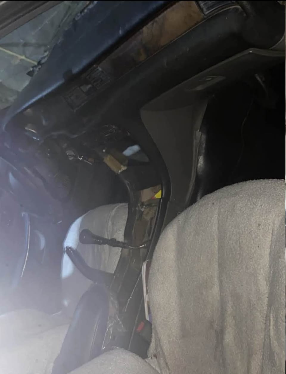 گيرو مكيني بي عيبه 
كاسكيتي سوتايه
ئارم پلاستيك سورانه
ئولياتي بشرته
موديل١٩٩١
ويلي بيبيسي لسره
10ورقه قفليتي
هولير فرمان برام
***********
