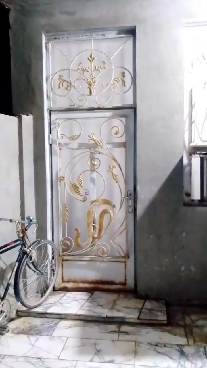‏🏠 فرصة مميزة – دار للبيع 🏠
‏📍  الموقع: خلف بانزين خانة اضواء بابل شارع 80 

‏📐 المساحة: 150م²
‏📏 الواجه 15نزال 10
‏📄 جنس العقار: طابو زراعي 
‏✅ سند 25 _ تحويل مباشر
‏💰 السعر خاص 
‏‏📞 للاستفسار الاتصال:
‏☎️ ***********حسين فاضل 
‏☎️ ***********عباس بلاسم 
‏
‏الخدمات:
‏مجاري _كهرباء_ تبليط قيد الانشاء 
‏
‏🛣️عنوان المكتب:
‏شارع 80 قرب مستشفى المستقبل.
‏
‏💯🔥اذا كان لديك دار او قطعة ارض للبيع او ايجار نحن نقدم لك العرض فقط راسل الصفحة او الاتصال على الارقام في الاعلى.
‏
