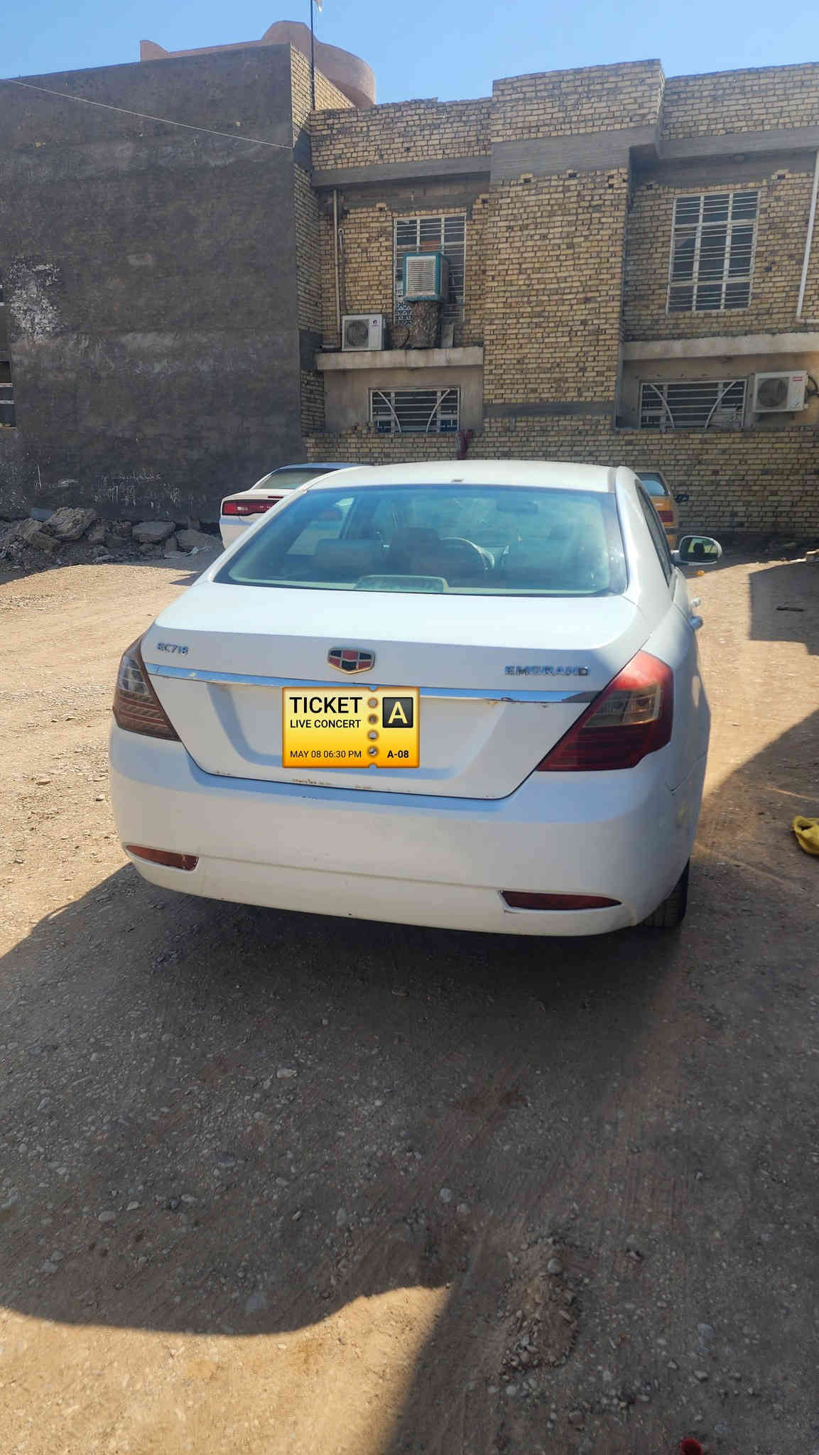 جيلي ام كراند موديل 2013  C7 
السياره كير محرك كورلا جاهزه من كلشي 
تدفئه تبريد كهربائيات شاشه كامره حساسات
رقم الماني ذي قار مشروع وطني السعر 53 وبي مجال حك الجيه
مكان السياره وراعيها بالكوت /واسط ***********
