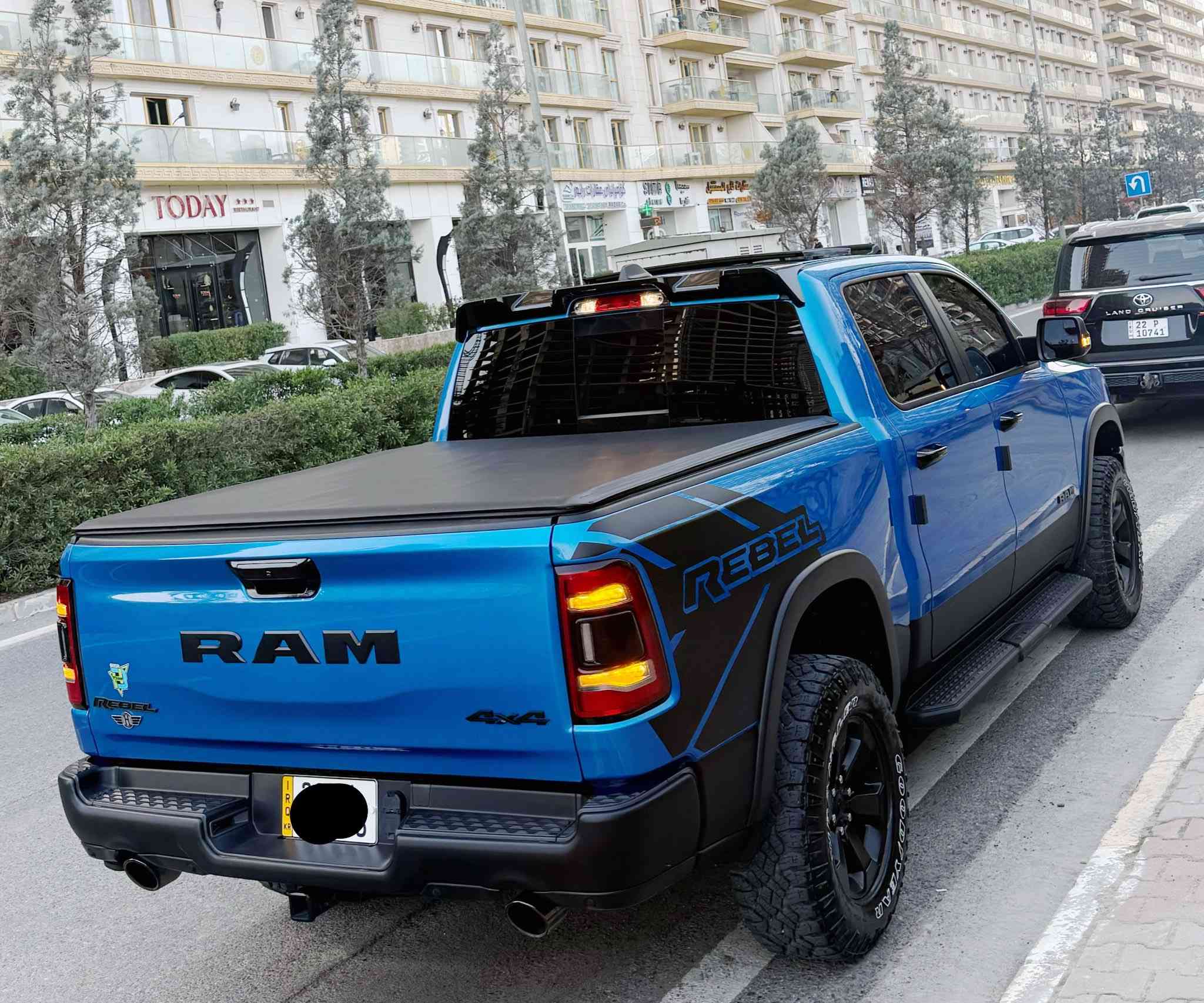 مكلف بالنشر رجاء التواصل مع صاحب السيارة رقمه مرفق 
من رخصة صاحب الكروب والاعضاء الكرام 

رام فئة REEBL 2023 محرك 8 5700 المرغوب سيارة كلين كفالة عامة  من شخط وضرر وصبغ شرط الفحص 

لون مميز السيارة بحري 
ماشيه ٣٨ m 

مواصفات فول // 
بانوراما // فور ويل // شاشة تيسلا تحتوي على الكثير من الاوبشنات  // 
جكات صعود ونزول // داخل جلد // 
كشنات تبريد تدفئة // 
رادارات امامي وجوانب حساسات امامي خلفي 
دبل كزوز 
شغال عن بعد 

حساسات كامل امامي وخلفي رادارات جانبية 

والكثير من المواصفات الاخرى 

ملاحظة / سيارة وضع شركة بلا مبالغة ترايه كأنما صفر 

متوفر فديو للسياره كامل بكافة التفاصيل للسياره الي يحب يشاهده يراسلني عل الواتساب نفس الرقم المرفق
 يوصله وبالخدمة 

مكانه اربيل // سعر 488 ورقه مجال بسيط للشراي 
واتشرف بالجميع 
للتواصل 
***********
