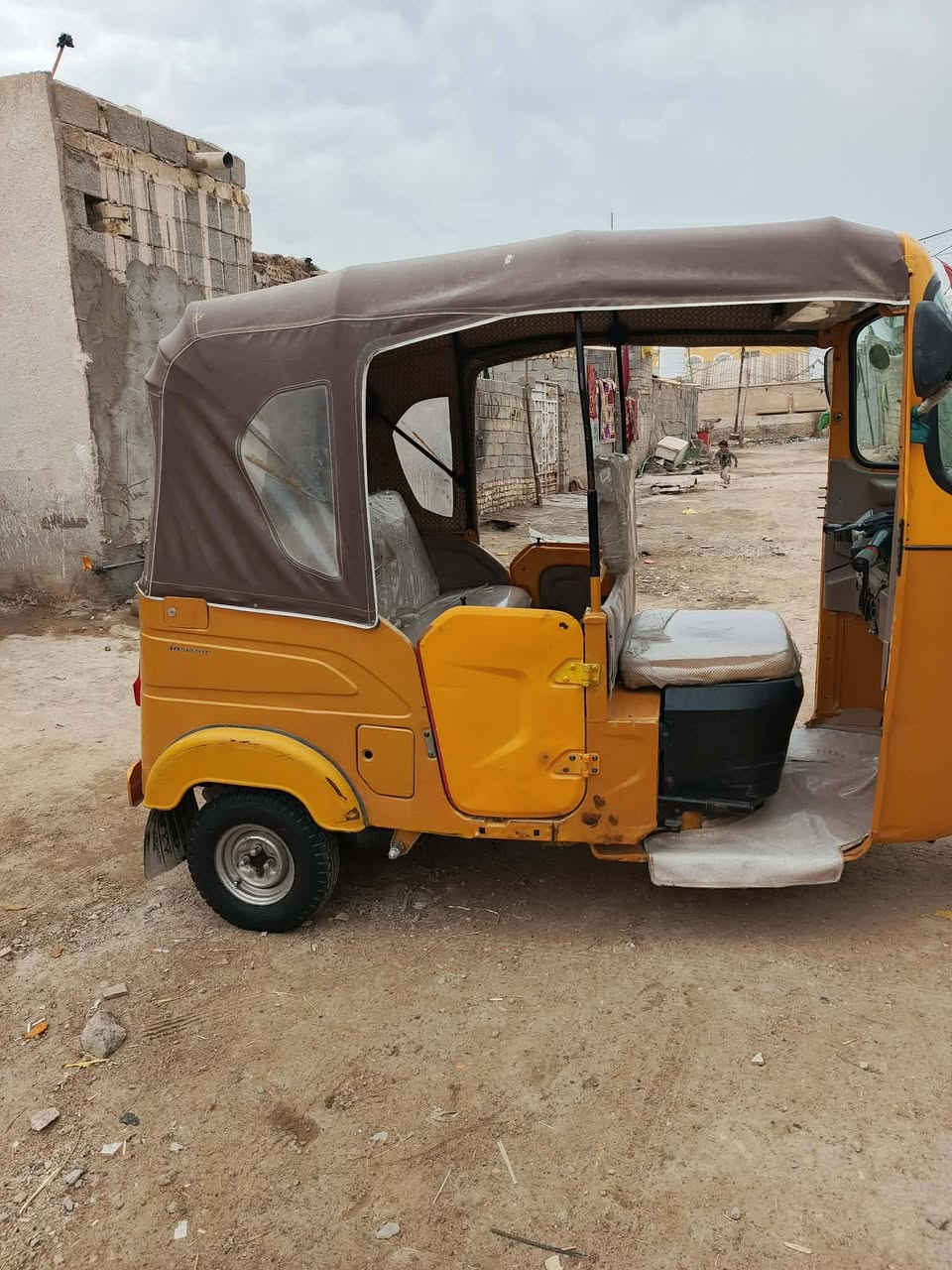 سلام عليكم تكتك للبيع 2021 مرقم العنوان ميسان حي رساله سعر 6700وبيها مجال ***********
