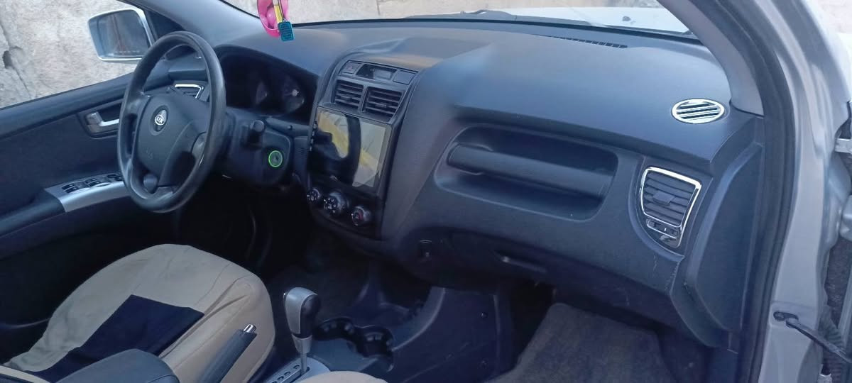 سلام عليكم كيه سبورتاج 2009سياره جاهزه تبريد تخم تاير جديد حداديه جديد تبريد شغال عنون بغداد***********
