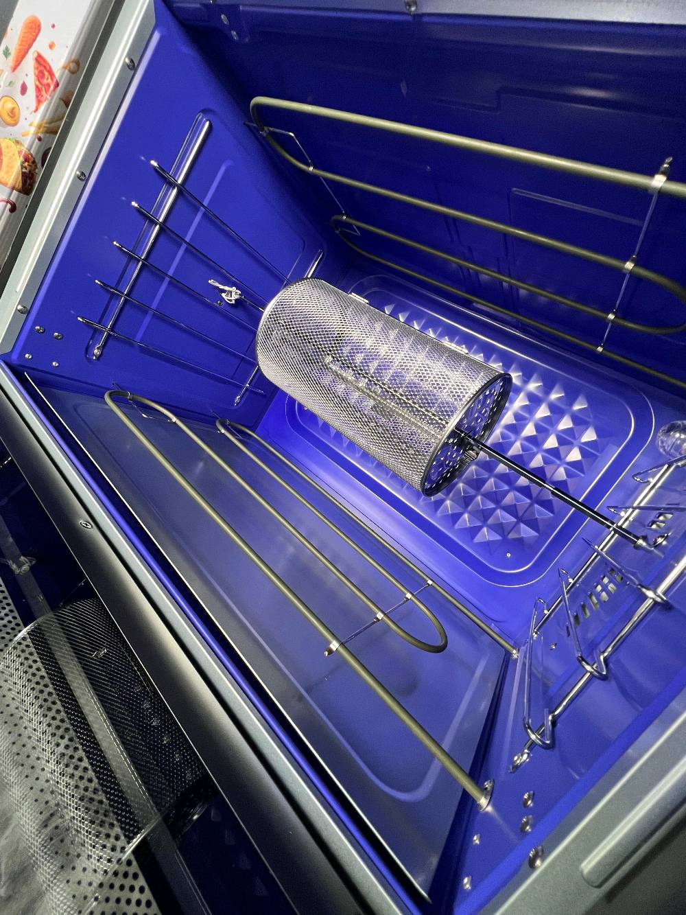 🔥 وصلت مفاجأة الموسم… الأقوى والأكثر طلباً 🔥
فرن كهربائي سعة 80 لتر من Embleme
 سعة كبيرة تناسب العوائل والمناسبات
4 هيترات في اعلى 
4في أسفل لتوزيع حراري مثالي 
 دبل صينية+صينةالبيتزا+شوية فنگر...
 سيباية + صينية دهون زائدة 
 شواية دجاج دوارة 
مروحة + مصباح داخلي+، داخلي مطلي 
تحكمات كاملة بتشغيل الهيترات
طلاء داخلي اصلي انسى الصدء والتكلسات

 ضمــــان سنــــة كاملــــة وكالة امبليوم.
نختصر المسافات توصيل سريع ومجاني لكل محافظات 🚚

للحجز والأستفسار مراسلة خاص الصفحة 📨📩 
او واتساب ***********