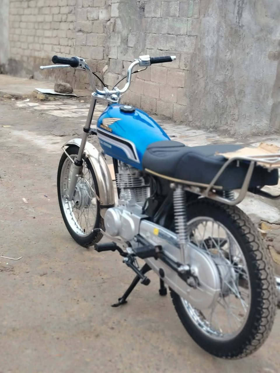 سلام عليكم شباب دراجة للبيع دراجة حلوه ونضيفه مكاني عماره ب700وبيه مجال خاص مفتوح رقم ***********وشراي بخدمته
