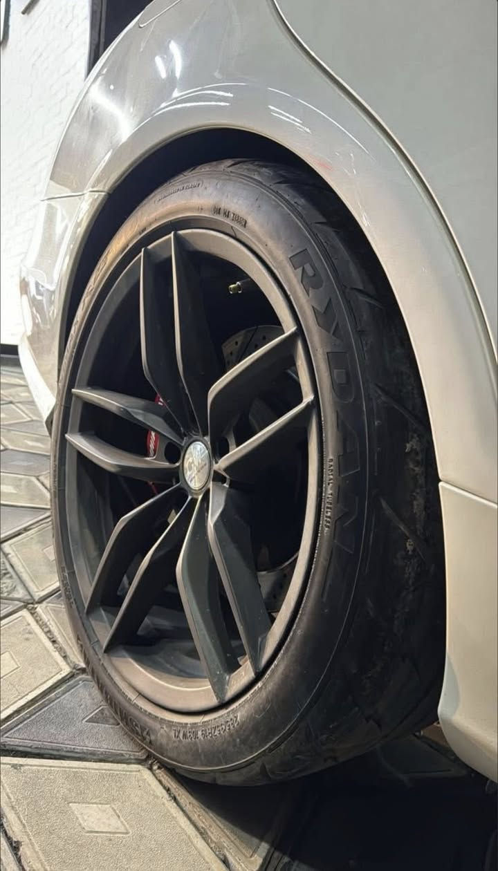 السلام عليكم 
توفرت كميه محدوده من إطار ريدانز  المخصص للاستخدام اليومي والدوسات القياس 
285-35-20 ريدانز 
السعر : 285 الف شامل مع اجور الشد 
المكان : بغداد
***********
