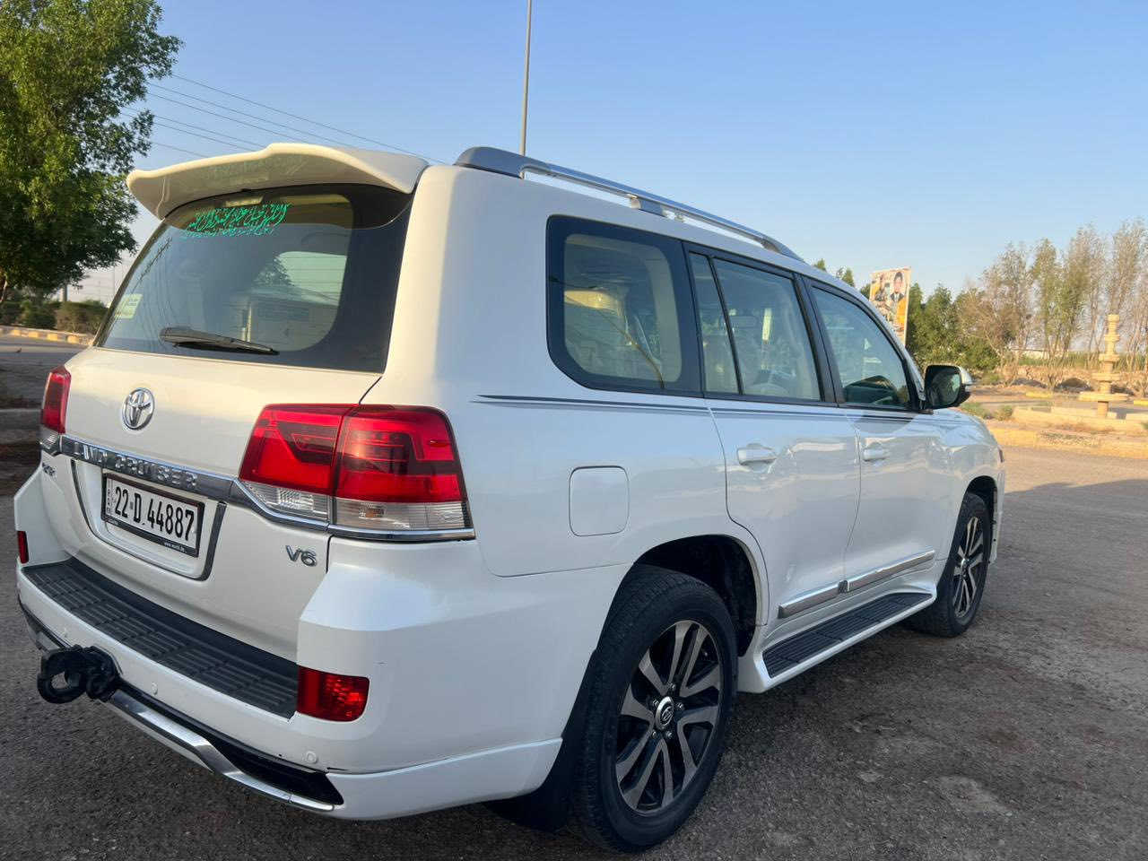 السلام عليكم لاندكروز ٢٠١٦للبيع بيهة خمس قطع صبغ دواخل مابيهة صبغ مكان بغداد فلكة سلمان باك 
***********
