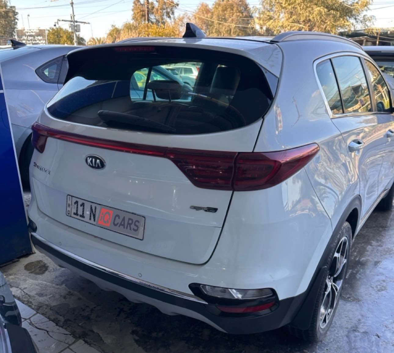 كيا سبورتج خليجي(جيتي لاين)  
 موديل 2020
ماشية 69كم الف حقيقي
 فول 1/1  
السيارة جديدة وجاهزه بيها باب الخلفي عكس السائق مبدل اصلي 
مواصفات : 
مكينة 2000 
بصمةتشغيل وابواب
بصمة عدد 2
بانوراما
ترحيب عند الاقتراب
شاحن واير لس
مري شفط 
جنطه كهرباء 
لد نهاري  + بك لايت LED 
لايت ضباب
ويل كب 19
كشنات جلد + كهرباء السائق والصدر
ستيرن رياضي  حرف D 
قطعتين تبريد امامي خلفي 
سايد بريك بصمة 
شفتات ستيرن
العنوان / حي القاهرة
السعر/ 20900$ 
*********** بغداد, العراق
